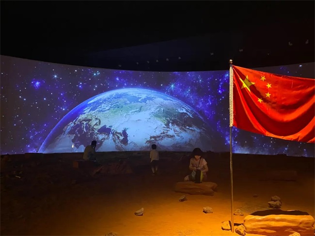 1000㎡超大空間、44*8米巨型弧幕 SEEMILE助力中國航天官方藝術(shù)特展